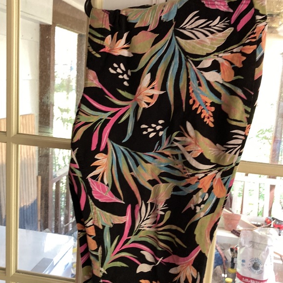Tropical pants๐บ๐บ๐บ - Picture 13 of 17